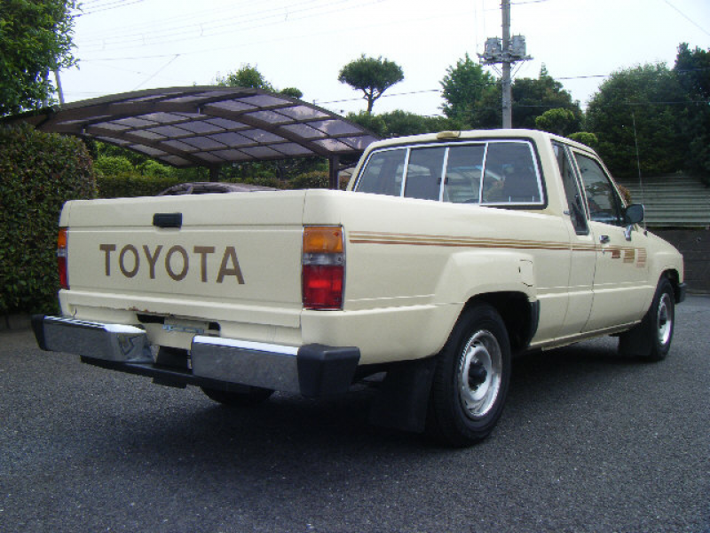 1985 TOYOTA PICKUP Extra Cab Short Bed 1,380,000