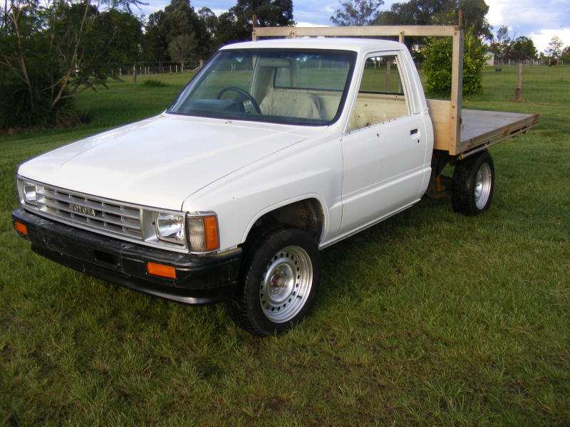 Home / Research / Toyota / Hilux / 1987