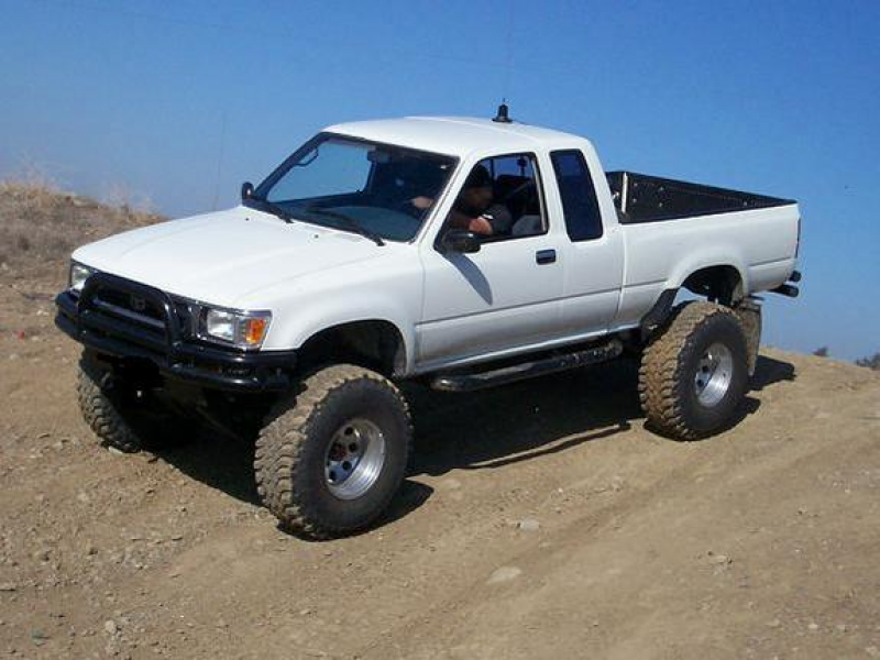 1993 TOYOTA 4X4 EXTRA CAB 4'' LIFTED W/ 35" TIRES!