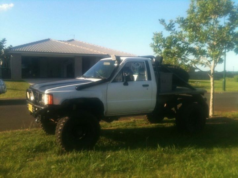1985 Toyota hilux 4x4 swap for vl commodore Moore Creek Tamworth ...