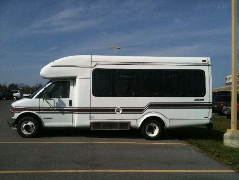 Image 1 of a 2000 Chevy Express 3500