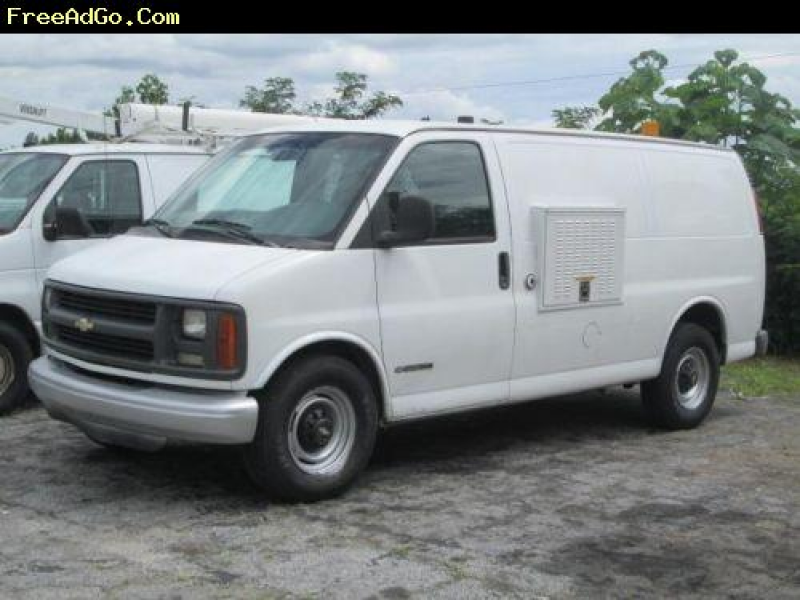 Baltimore] White van (Chevy) Model:350 Chevy Express -