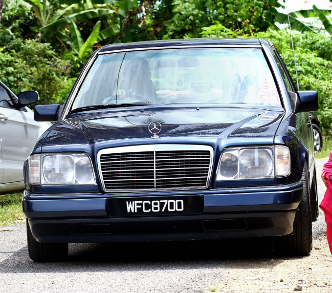 File:1996 Mercedes-Benz E-Class (W124) in Kelantan, Malaysia.jpg