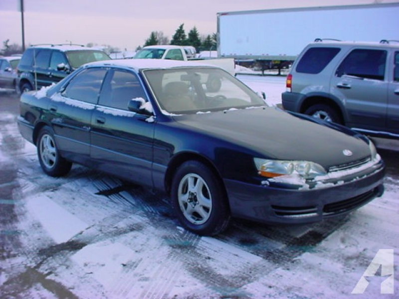 1993 Lexus ES 300 for sale in Pontiac, Michigan