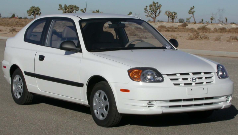 Description 2004 Hyundai Accent hatchback front -- NHTSA.jpg