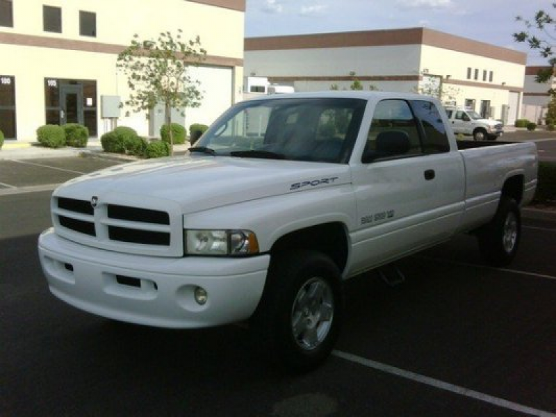 2000 DODGE RAM 1500 4X4 EXTENDED CAB LONG BED SPORT