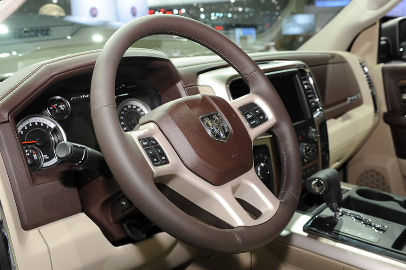 Interior del Dodge Ram 2013