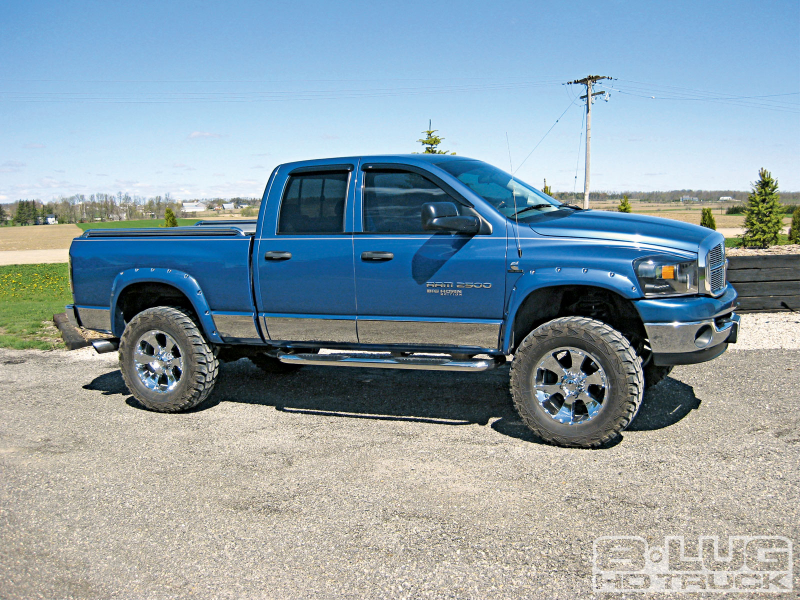 2006 Dodge Ram 2500 Right Side Angle