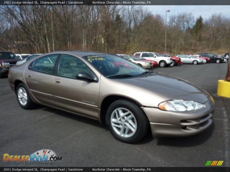 Front 3/4 View of 2001 Dodge Intrepid SE Photo #1