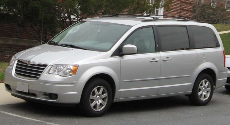 Description 08 Chrysler Town and Country.jpg