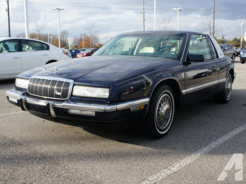 1992 Buick Riviera for sale in Macomb, Michigan
