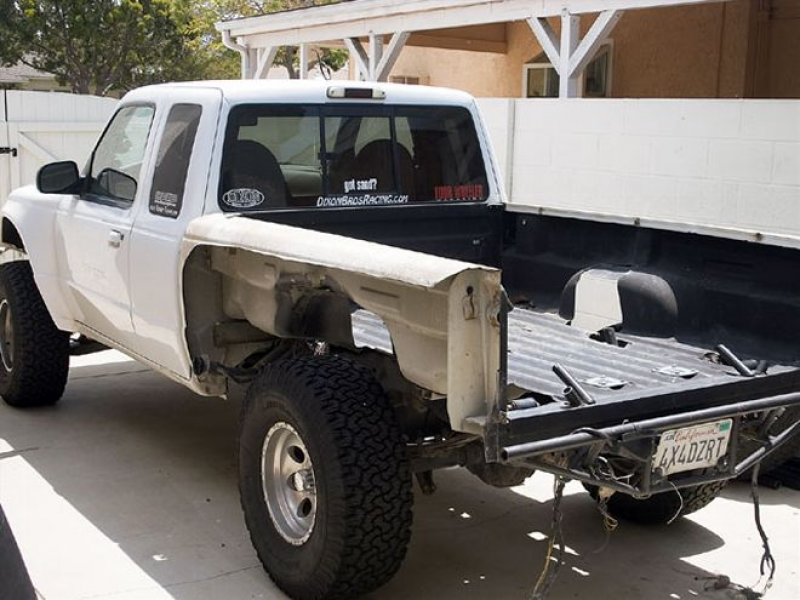 1999 Ford Ranger 4x4 - removing Old Parts - Photo 03
