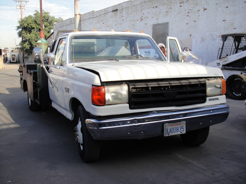 1987 Ford F350 truck with welding machine