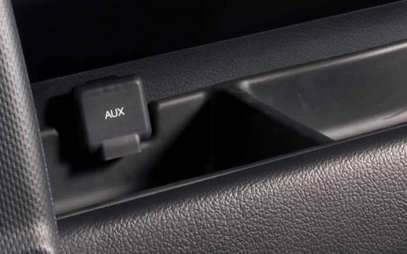 2008 Honda Ridgeline Does Not Have An Aux Input Above The Glove Box In ...