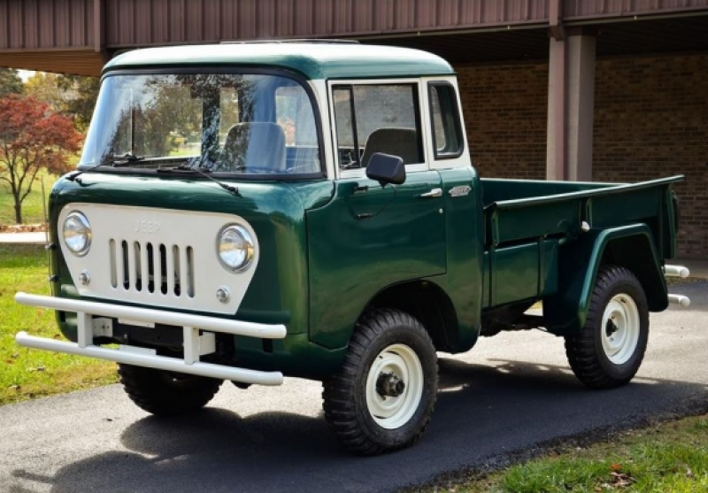 1961 Willys Jeep FC150 Front