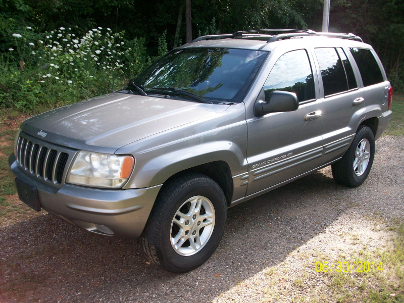 The 1999 Jeep Grand Cherokee offers two engines. Jeep's 4.0-liter ...