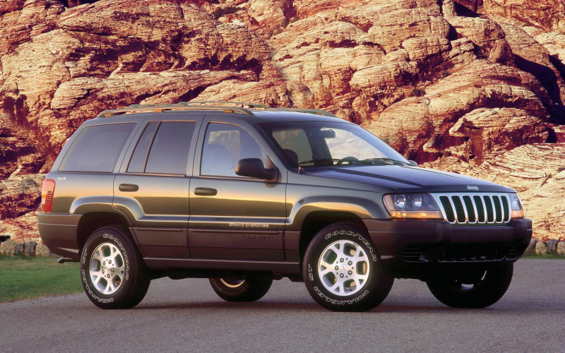 2000 Jeep Grand Cherokee Front View